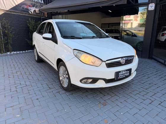 FIAT GRAND SIENA 1.6 MPI ESSENCE 16V FLEX 4P MANUAL FIAT GRAND SIENA 1.6 MPI ESSENCE 16V FLEX 4P MANUAL